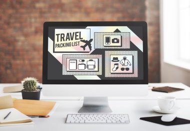 Bilgisayar ofiste tabloda