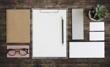 Tablo sabit, belgeler, gözlük