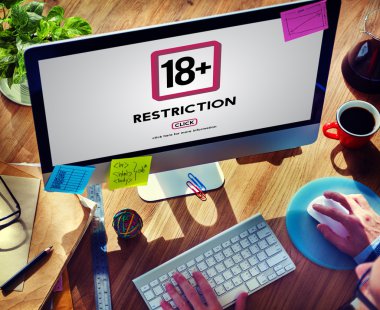 bilgisayarla çalışma iş adamı