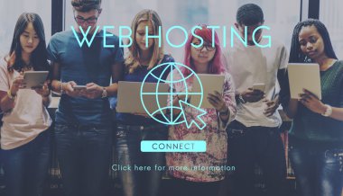 Dijital cihazlar kullanan öğrenciler 