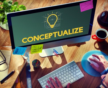 Bilgisayar kullanan adam