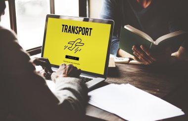 Bilgisayarla çalışma ofice erkekte