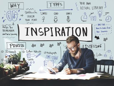 Ofiste çalışan bir işadamı. 