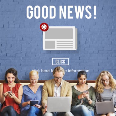 aygıtlar ve iyi haber ile insanlar oturup