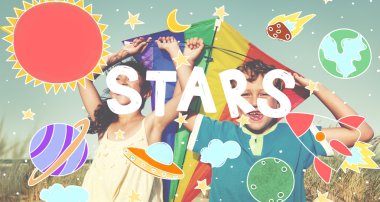 Neşeli çocuklar uçurtma ile oyun