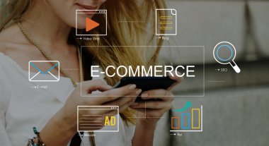 Telefonun ekranında arayan kadın