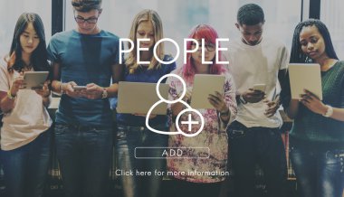 Dijital cihazlar kullanan öğrenciler 