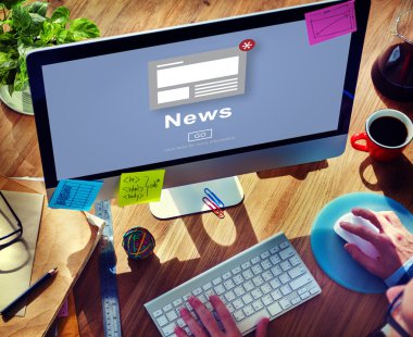 Bilgisayar kullanan adam 