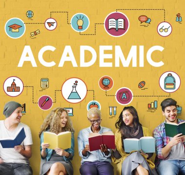 İnsanlar holding kitaplar 