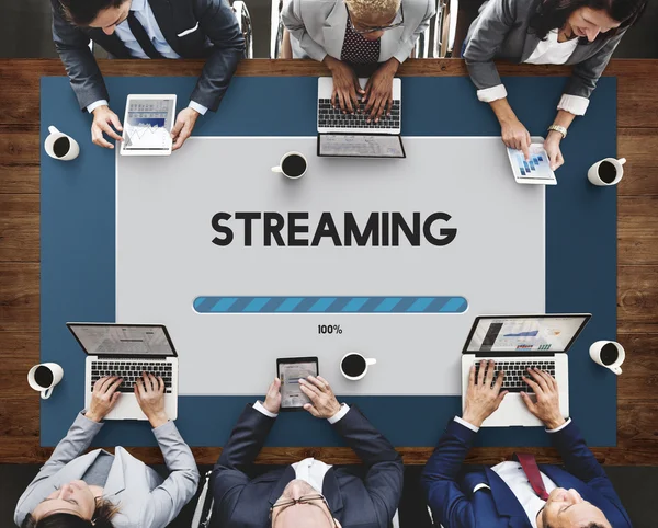 Gruppo di persone d'affari e concetto di streaming — Foto Stock