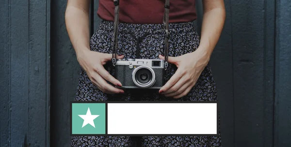 Fotógrafa chica con cámara — Foto de Stock