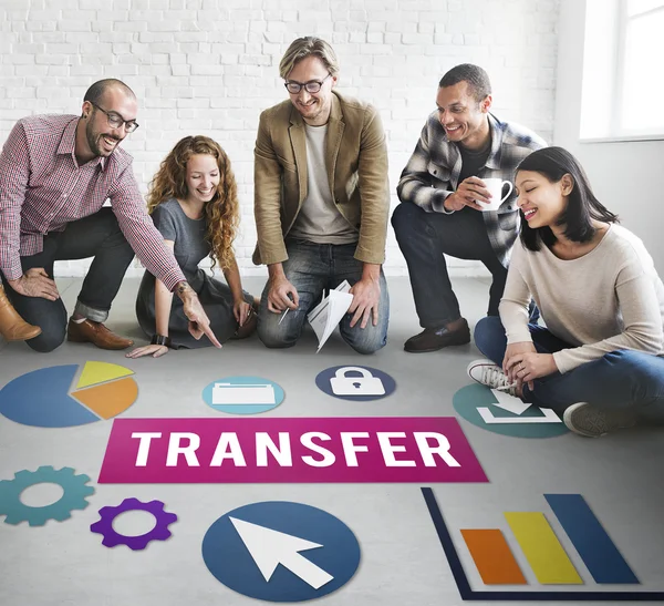 Designer che lavorano con Transfer — Foto Stock