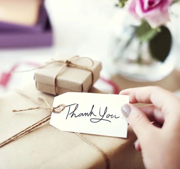 Mulher Escrevendo Obrigado Cartão — Fotografia de Stock