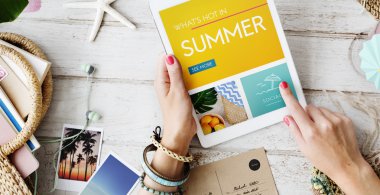  yaz metin üstünde perde ile tablet 