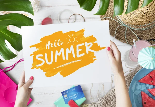 Karte mit Hallo-Sommer-Text — Stockfoto