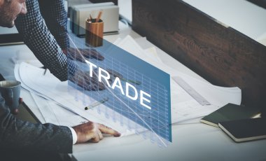 Tartışırken meslektaşları ve ticaret