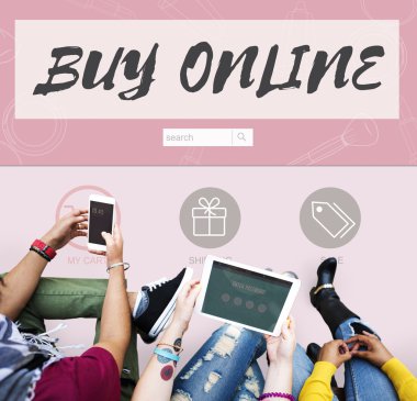 Öğrenciler farklı dijital cihazlar ile