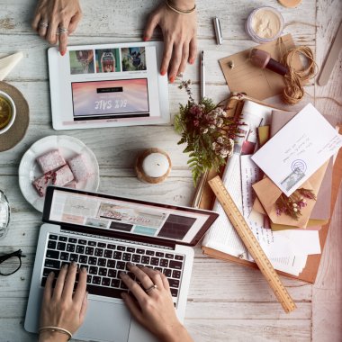 Genç kadınlar online sipariş verme