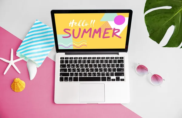 Computadora portátil Hello Summer Concept —  Fotos de Stock