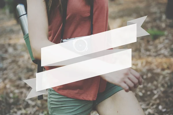 Woman traveling with camera — Stock Photo, Image