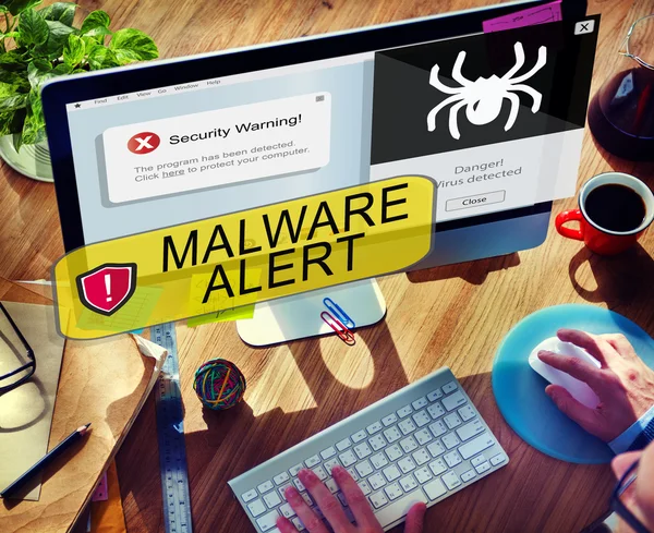 Concepto de alerta de empresario y malware —  Fotos de Stock