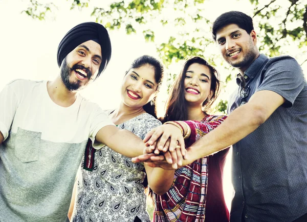 Índio amigos juntos — Fotografia de Stock