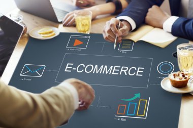 insanlar E-ticaret hakkında tartışıyor