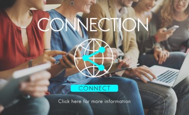 aygıtlar ve bağlantı ile insanlar oturup