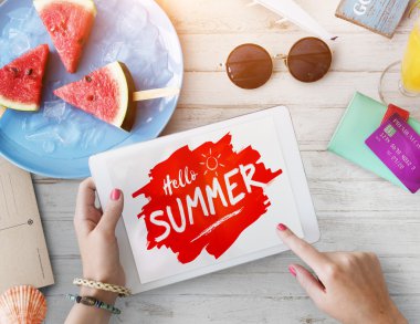  Yaz metin üstünde perde 