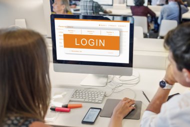 bilgisayarları kullanan kişiler 