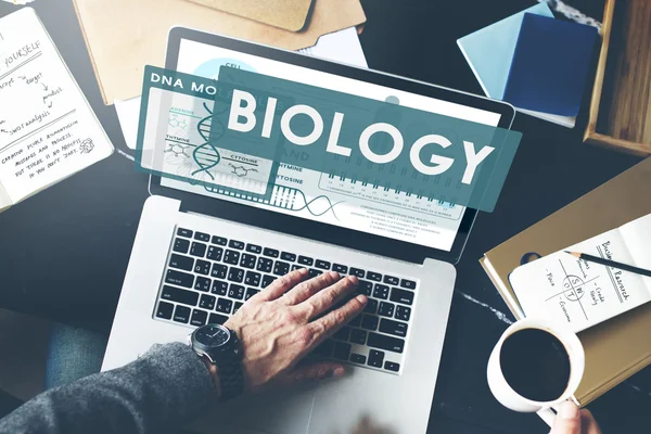 Laptop e concetto di biologia — Foto Stock