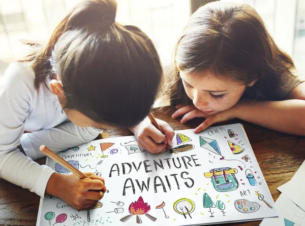 Little girls drawing on paper — Stock Photo, Image