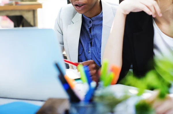 Business team werkt op kantoor — Stockfoto