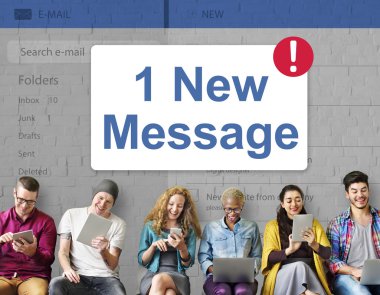 İnsanlar dijital araçları tarama