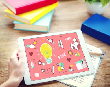 kişi holding dijital tablet