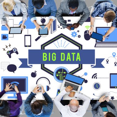 İş adamları birlikte çalışıyor.