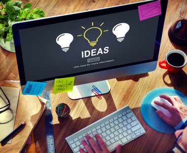 Bilgisayar kullanan adam 