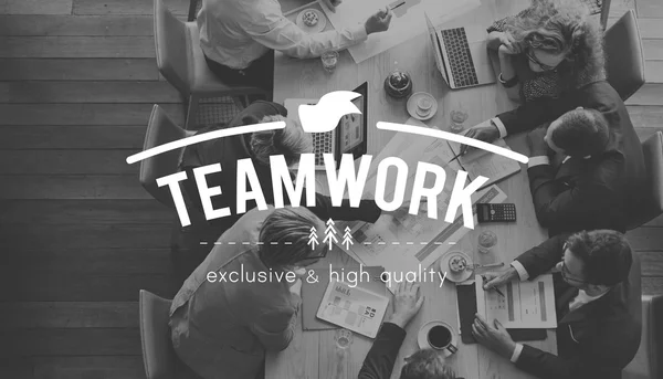 Equipe de negócios trabalhando juntos — Fotografia de Stock