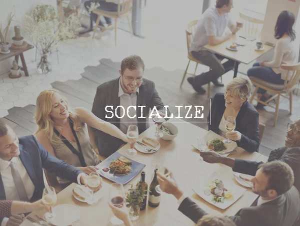 Vrienden na de lunch — Stockfoto