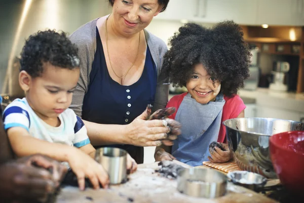 Niños Galletas para hornear —  Fotos de Stock