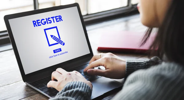 Girl typing on laptop keyboard — Stock Photo, Image