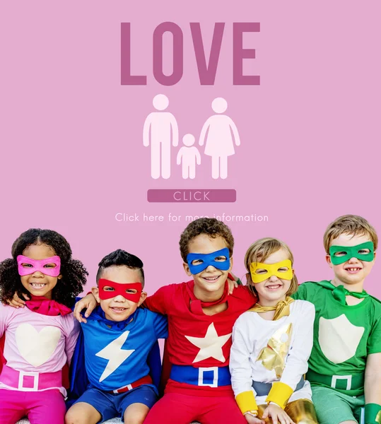 Słodkie dzieci w strojach superbohaterów — Zdjęcie stockowe