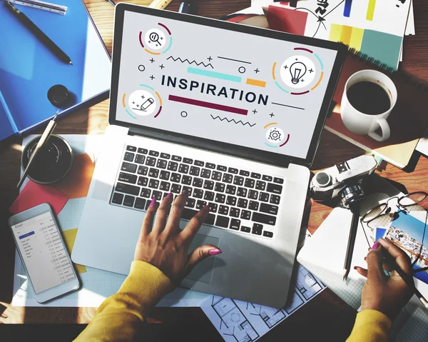 Laptop e conceito de motivação de inspiração — Fotografia de Stock
