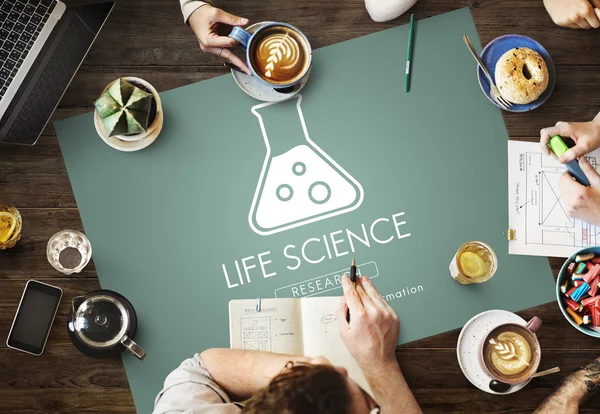 生命科学の概念とポスターを持つテーブル — ストック写真