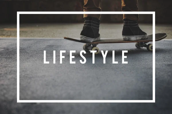 Hipster Man ride on Skateboard — Stock Photo, Image