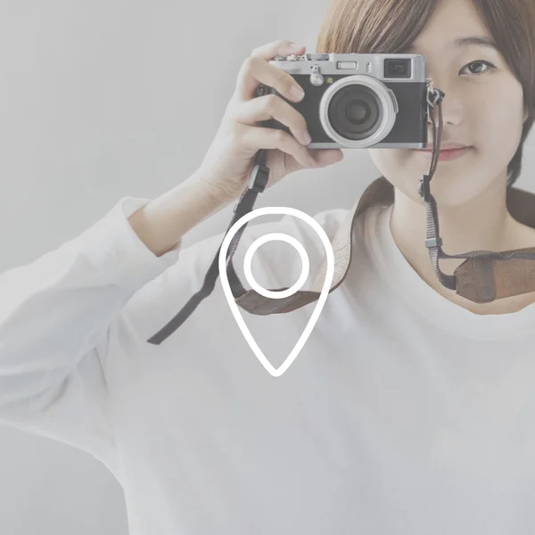 Asiatique fille avec caméra — Photo