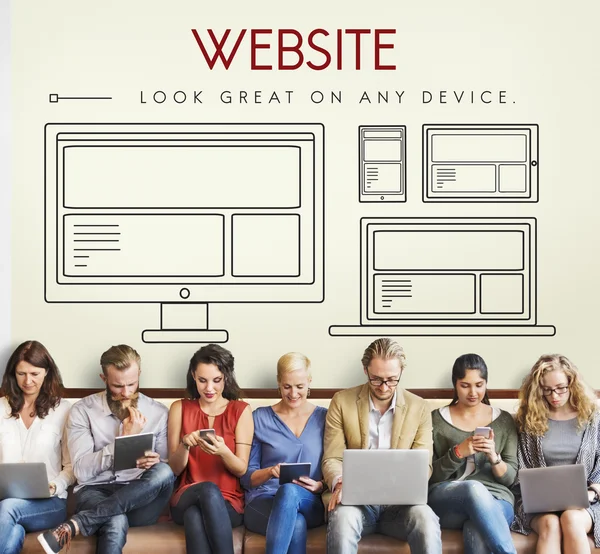 People sit with devices and Website — Stock Photo, Image