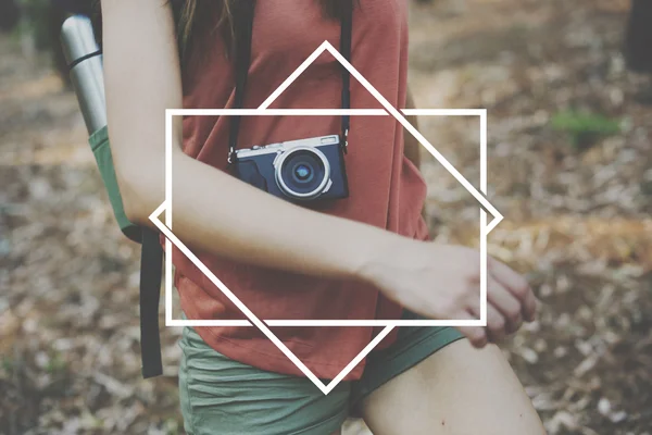 Girl travelling with camera — Stock Photo, Image