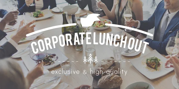 Affärsmän på Corporate Lunch ute — Stockfoto