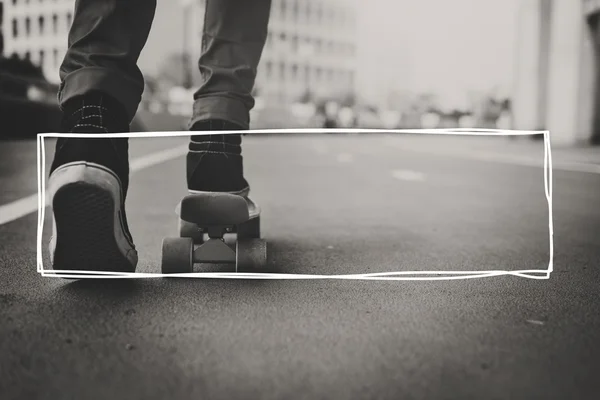Hipster Man passeio no skate — Fotografia de Stock